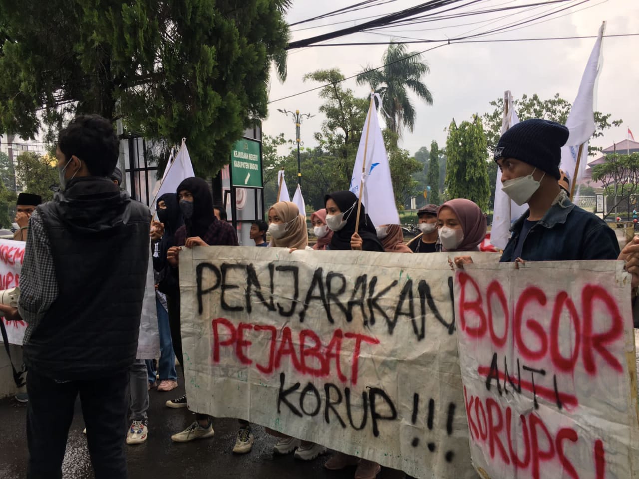 Maraknya Pungli Program PTSL,Puluhan Anggota Forum Mahasiswa Bogor Beraksi Didepan Kantor ATR/BPN